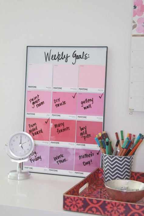 crafty ways to organize - to do Pantone Paint, Deco Champetre, Diy Organizer, Paint Chip, Room Goals, Class Room, Memo Board, Dry Erase Board, Paint Chips