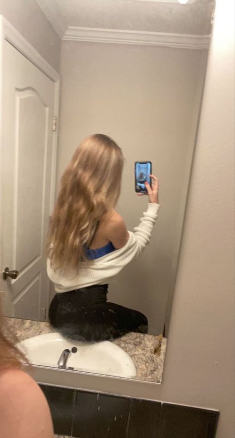 catfish teen girl snapchat pretty cute Catfish Pics, Blonde Brown Eyes, Blonde Selfies, Cute Blonde Hair, Catfish Girl, Hair Mirror, Pretty Blonde Hair, Tan Blonde, Snap Selfie