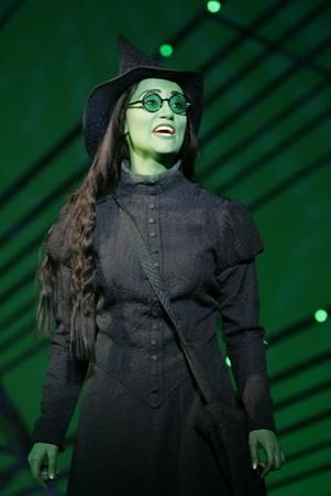 This pin is about Elphaba's costuming during the scene of defying gravity. She wears a full black outfit outlining that she is becoming more and more evil compared to what she used to wear. She has a black pointy hat which brings the gesture of her being a witch. She still wears her chucky black and brown shoes. Eden Espinosa, Elphaba Costume, Wicked Stuff, Broadway Wicked, Musical Theatre Costumes, The Witches Of Oz, Wicked The Musical, Wicked Costumes, Cosplay Reference