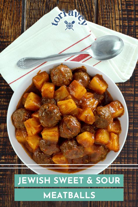 Classic easy recipe for sweet and sour meatballs with pineapple. Perfect appetizer or entree for Jewish holidays including Passover, Rosh Hashanah, or Hanukkah. #sweetandsour #meatballs #appetizer #kosher #meat #pineapple #RoshHashanah #Sukkot #TorisKitchen Sukkot Meal Ideas, Kosher Lunch Ideas, Kosher Recipes Dinner, Kosher Meal Plan, Hannukah Recipes Jewish Food, Rosh Hashanah Recipes Dinners, Passover Meatballs, Easy Jewish Recipes, Hanukkah Dinner Ideas