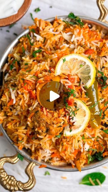 Karachi Biryani Recipe, Chicken Biryani Recipe, Pakistani Food, Biryani Recipe, Ramadan Recipes, Hearty Soups, Indian Cooking, Chicken Tenders, Indian Dishes