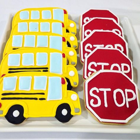 The Wheels on the Bus - Cakes by Robin Wheels On The Bus Cookies, Wheels On The Bus Cupcakes, Wheels On The Bus 2nd Birthday Party, Bus Party Ideas Birthdays, Wheels On The Bus Birthday Cake, Wheels On The Bus Birthday Party, School Bus Cookies, Wheels On The Bus Cake, Bus Cookies