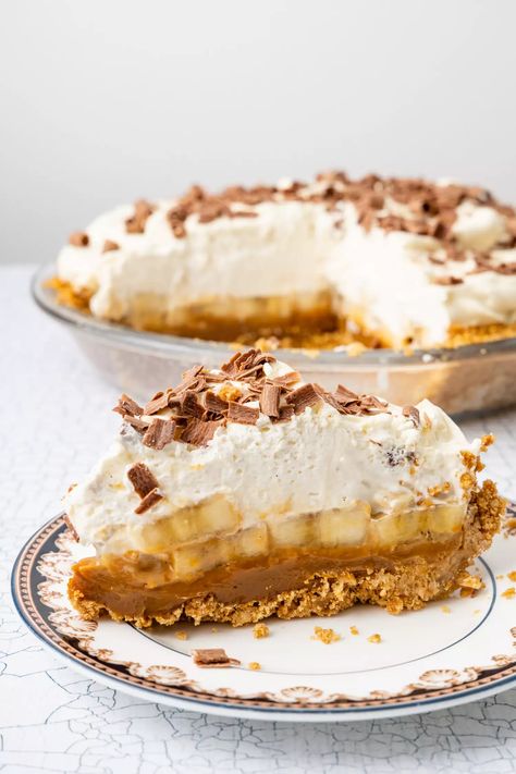 Banoffee Pie Recipe Pie Cake Recipe, Banoffee Pie Recipe, Banoffee Pie, Banana Cream Pie, Pie Cake, Simply Recipes, Banana Cream, Chocolate Shavings, Graham Cracker Crust