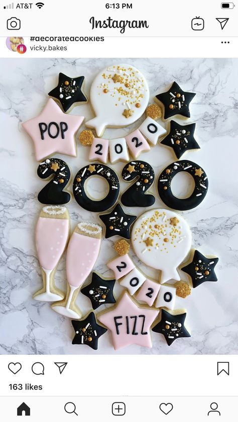 New Year's Desserts, New Years Cookies, Sugar Cookie Royal Icing, New Year's Cake, Cocoa Cookies, Sugar Cookie Designs, Fancy Cookies, Xmas Cookies, Cookie Frosting