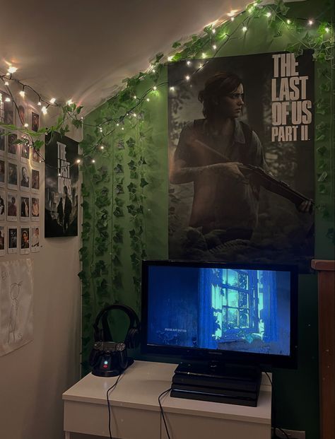 #The last of us #room #downtowngirl #tlou #tlou2 Tlou Inspired Room, The Last Of Us Bedroom, The Last Of Us Farmhouse, The Last Of Us Bedroom Ideas, Ellie Williams Room, The Last Of Us Room Ideas, The Last Of Us Themed Room, Last Of Us Room Decor, The Last Of Us Room