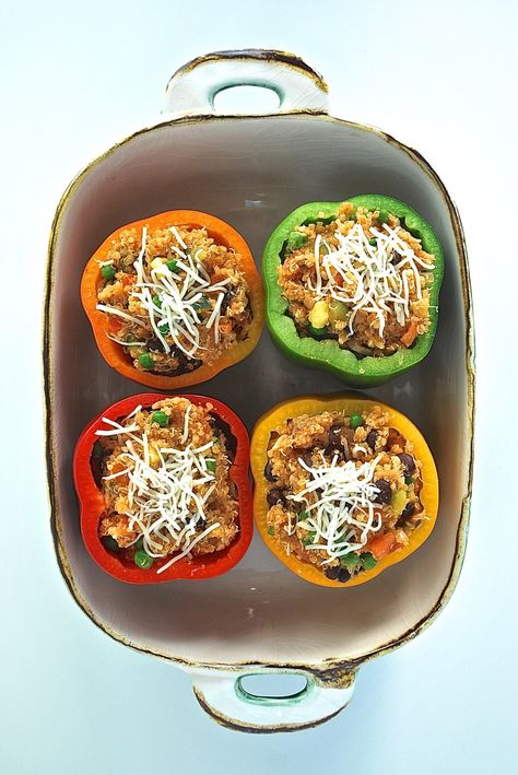 Cheesy quinoa stuffed bell peppers Wild Rice And Sausage, Sausage Stuffed Peppers, Quinoa Stuffed Peppers, Bell Pepper Recipes, Yellow Foods, Sausage And Peppers, Peppers Recipes, Wild Rice, Bell Peppers