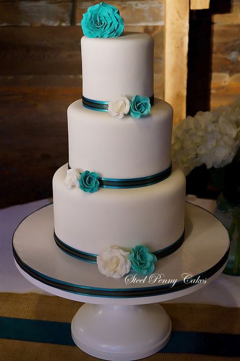 Teal Wedding Cakes, Teal And White Wedding, Teal Wedding Cake, Wedding Cake Simple Elegant, White Cake Recipes, Round Wedding Cakes, Wedding Cakes Ideas, Creative Wedding Cakes, Gorgeous Wedding Cake