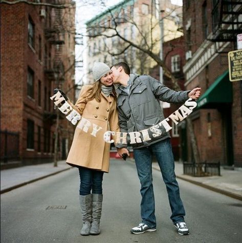 Winter engagement announcement - So cute for save the dates! However, make sure people know it's a save the date and not just a christmas card! Holiday Advertising, Couple Christmas Card, Pictures Friends, Christmas Instagram, Christmas Photo Props, Merry Christmas Photos, Nyc Christmas, Friends Christmas, Foto Tips