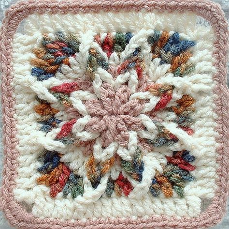 pinterest crochet afghan patterns | ... on Pinterest and I am fascinated. It is crocheted from the outside in Taplak Meja Crochet, Motifs Granny Square, Confection Au Crochet, Crochet Blocks, Crochet Square Patterns, Granny Squares Pattern, Crochet Motifs, Square Patterns, Crochet Square