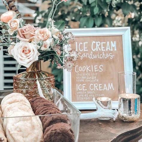 Wedding Ice Cream Bar, Cookie Bar Wedding, Ice Cream Sandwich Bar, Ice Cream Wedding, Ice Cream Pictures, Dreamy Backyard, Sandwich Bar, Rustic Style Wedding, Ice Cream Cookie Sandwich