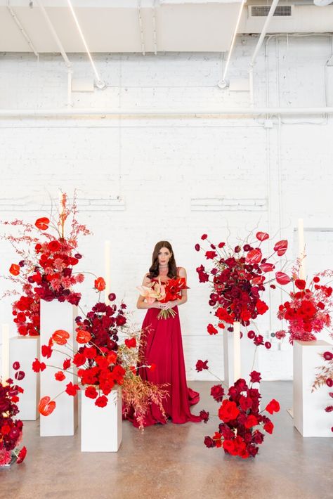 red flowers Red Flower Wedding Decoration, White And Red Wedding Flowers, Red And Orange Wedding Theme, Red Wedding Aesthetic, Hanging Floral Wedding, Red Wedding Ceremony, Modern Red Wedding, Red And Orange Wedding, Red Wedding Arch