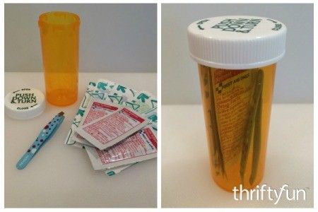 Making a Pill Bottle First Aid Kit Homemade First Aid Kit, Hiking First Aid Kit, Summer Safety Tips, Diy First Aid Kit, Mini First Aid Kit, Basic First Aid, Miscellaneous Gifts, Pill Bottle, Recycled Art Projects