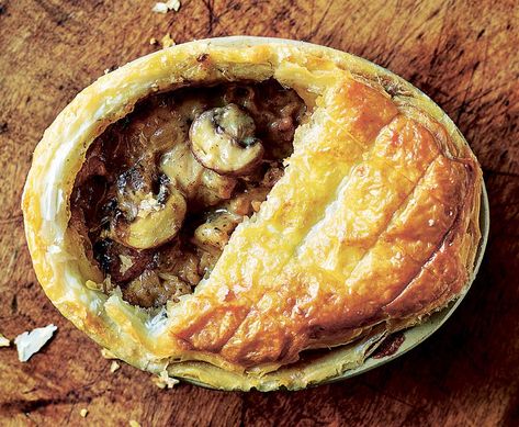 chicken and mushroom pie Portion Meals, One Pound Meals, Healthy Meals Ideas, Chicken And Mushroom Pie, Frugal Food, Frugal Cooking, Wholesome Meals, Mushroom Pie, Chicken And Mushroom