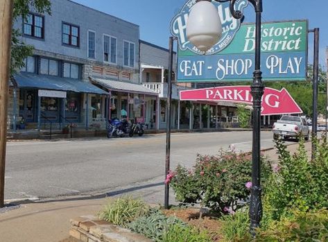 Downtown Hardy has always been charming, but there’s no denying that the area got even sweeter when Hardy Sweet Shop opened! Candies Homemade, Types Of Candy, Old Fashioned Candy, Homemade Fudge, Sweet Shop, Dream Come True, Sweet Dreams, Arkansas, Fudge