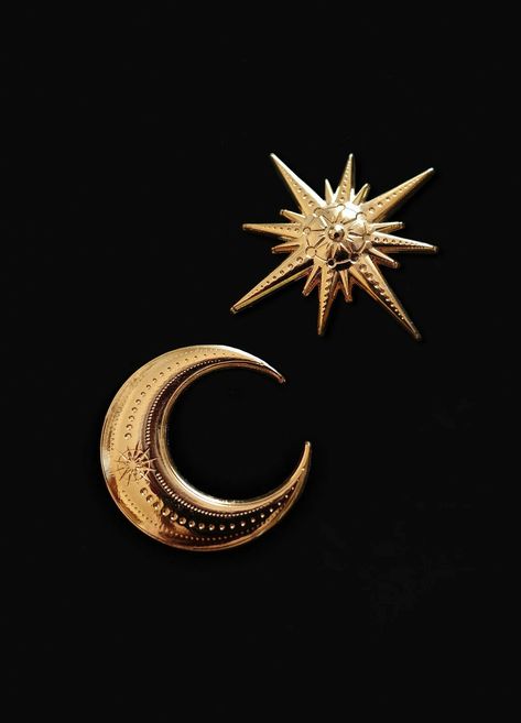 Nerevarine Aesthetic, Talisman Aesthetic, Moon Stars Aesthetic, Star Jewellery, Moon Clothing, Star 3d, Brooch Wedding, Gold Aesthetic, Gold Pin