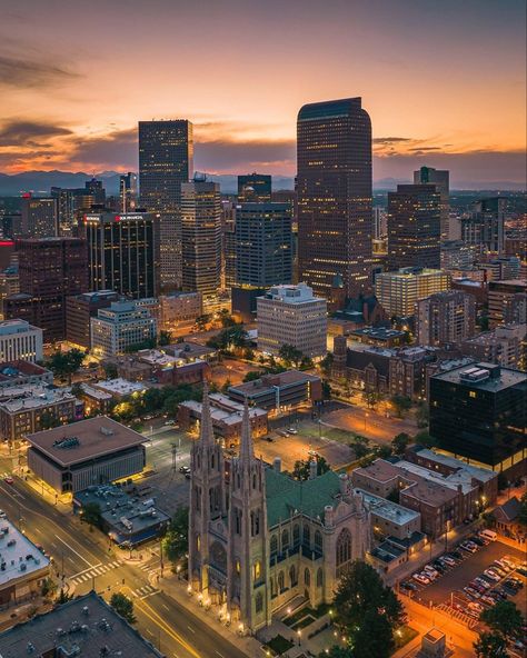 Denver, Colorado 🌇✨ 📷: [instagram.com/zlek131] Colorado Neighborhood, Denver Christmas, Denver Colorado Skyline, Colorado Aesthetic, Denver Photography, Moving To Denver, California Zephyr, Colorado City, Travel Nurse