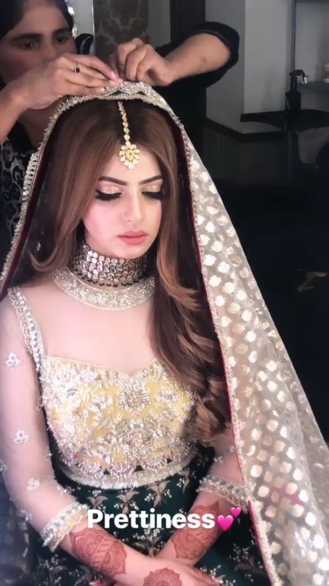 Beautiful Mehndi Bride by Sadaf Farhan Walima Bridal Hairstyle, Mehndi Bride Hairstyles, Pakistani Reception Bride, Nikkah Hairstyles Brides, Mehndi Beautiful, Valima Bride, Pakistani Bridal Hairstyles, Mehndi Bride, Bridal Mehndi Dresses