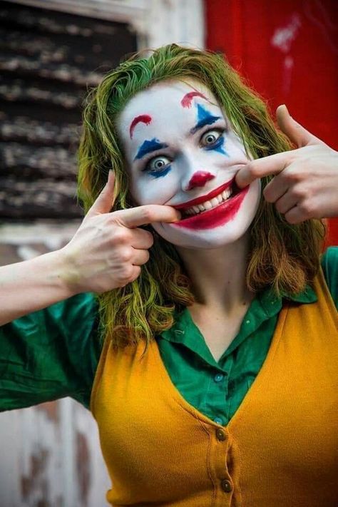 Female Joker Cosplay, Old Joker, Female Joker Costume, Joker Photos, Female Joker, Joker Halloween, Girl Truths, Joker Costume, Green Corset