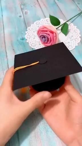 #craft #DIY #handmade #homedecor Graduation Favors Ideas, Farewell Diy Ideas, Handmade Graduation Gift Ideas, Diy Gifts For Graduation, Farewell Handmade Gifts, Paper Graduation Caps Diy, Cards Handmade Videos, Gift Ideas For Farewell, Graduation Diy Gifts