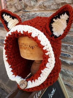 Wood Art Diy, Hood Hat, Fox Hat, Crochet Design Pattern, Crochet Clothes For Women, Crochet Fashion Patterns, Fun Crochet Projects, Crochet Clothes Patterns, Diy Crochet Projects