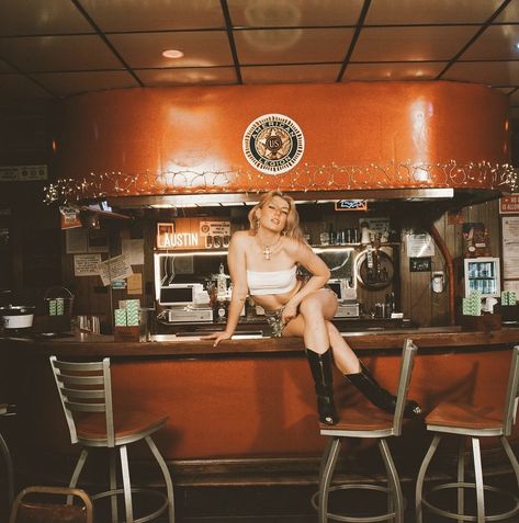 Jukebox Photoshoot, Bar Portrait Photography, Saloon Photoshoot Ideas, Pizza Shop Photoshoot, Diner Senior Pictures, Photoshoot In Bar, Vintage Diner Photoshoot, Western Bar Photoshoot, Bartending Photoshoot