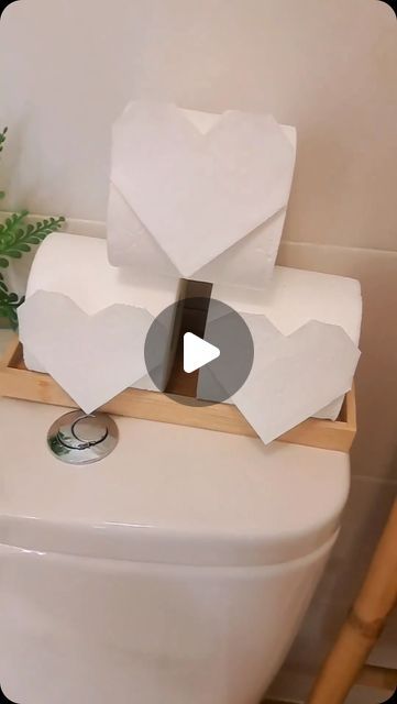 Noocx® - Smart Gadgets on Instagram: "➡️ Compilation of toilet paper folding styles!  Great content by @casacasitalove. Follow her for more amazing content like this!.  We have 🌹❤️🍃🌸 (rose, heart, leaf, and flower) Which one do you like the most! . (these are just suggestions, I’m not saying I always do this in my house or every time I go to the bathroom) Good night 😘😘😘 . . . #toiletpaper #foldingpaper #bathroom #simpleideas #beautifulideas #folding #tips #decorating #ideas #inspiration #hotels #airbnb #toiletpaper #design" Toilet Paper Folding, Toilet Paper Flowers, Folding Tips, Heart Leaf, Rose Heart, Smart Gadget, Air B And B, Utila, Toilet Paper Roll