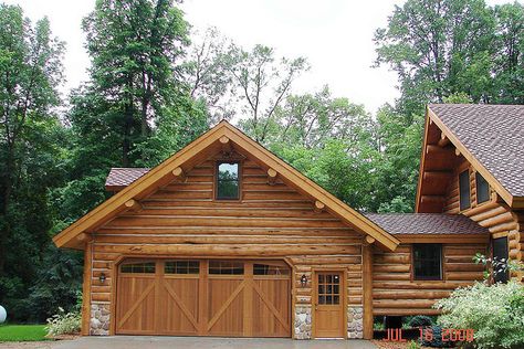 Attached log garage Garage Construction, Garage Plans Detached, Post And Beam Home, Log Home Designs, Garage Addition, Small Log Cabin, Log Cabin Kits, Cedar Log, Wooden Garage