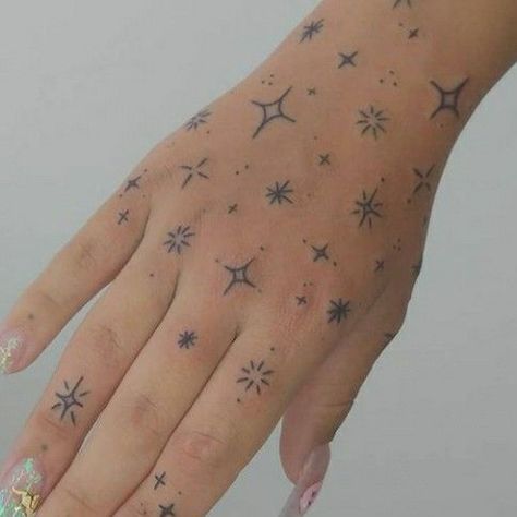 Pretty Hand Tattoos: 35+ Inspiring Ideas [Unisex Edition] - InkMatch Bumblebee Tattoos, Sunflower And Hummingbird, Sunflower And Bumblebee, Sunflower And Ladybug, Tattoos Sunflower, Ladybug Tattoos, Drawing Tattoo Ideas, Body Artwork, Hummingbird Tattoos