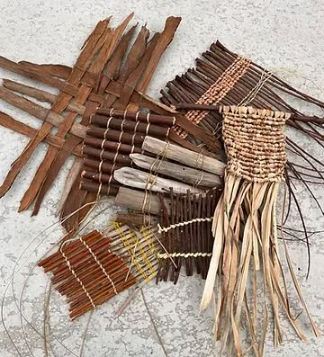 Weaving Practice Projects - what are they? Bulbous Plants, Making Baskets, Basket Weaver, Natural Baskets, Basket Making, Diy Basket, Plant Basket, Plant Fibres, Perfectionism