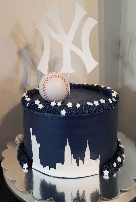 Yankees Cake Ideas, Ny Yankees Cake, Yankees Party, New York Yankees Cake, Yankees Birthday Party, Yankee Cake, Baseball Birthday Cakes, Pregnant Cake, 80 Birthday