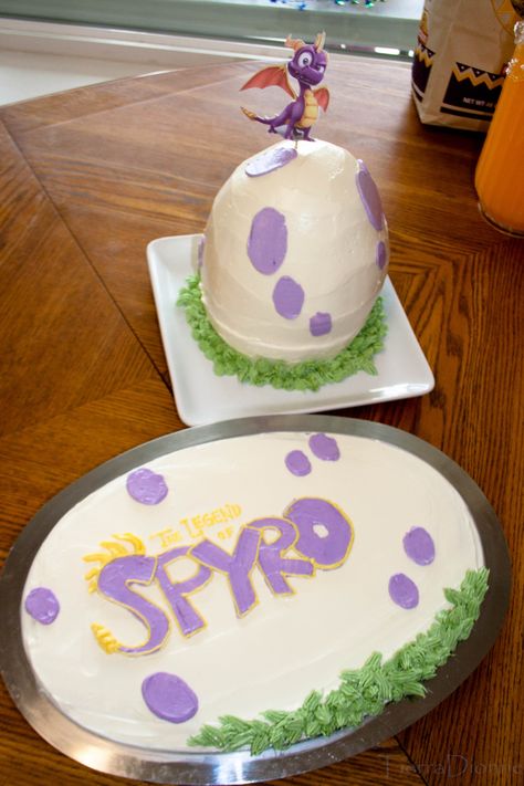 Alaska. A spyro cake duo. Couldn't decide which egg shape to do, so did both. Also wanted to make sure there was enough cake! Spyro Birthday Party, Spyro Cake, Dragon Cupcakes, Dragon Cake, Spyro The Dragon, Dragon Party, Egg Shape, 5th Birthday, Bday Party