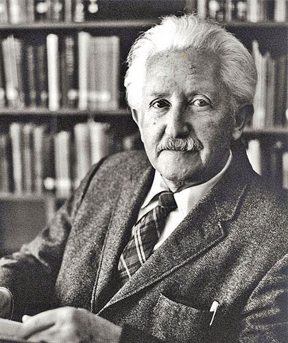 Psych Poster, Psychoanalysis Art, Famous Psychologists, Erikson Stages, Stages Of Psychosocial Development, Erik Erikson, Senior Table, Photos From History, Carl Rogers