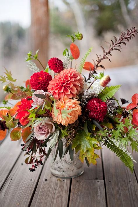 These stunning centerpieces are the epitome of fall elegance! | Beautiful Fall Wedding Floral Arrangement | @TanaPhotography | @flowersatwill Bouquet Champetre, Thanksgiving Floral, Fall Flower Arrangements, Fall Floral Arrangements, Fall Wedding Bouquets, Floral Arrangements Wedding, Wedding Inspiration Fall, Beautiful Flower Arrangements, Deco Floral