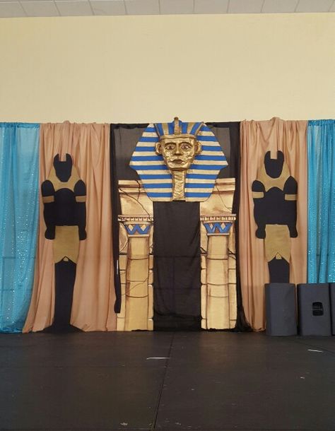 Egyptian Decorations Diy, Egyptian Photo Booth, Egypt Party Decorations, Egypt Vbs Decorations, Egypt Decorations, Egypt Decor, Garden Theme Classroom, Egyptian Themed Party, Egypt Theme