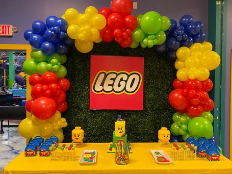 Lego Duplo Themed Birthday Party, Lego City Birthday Party Decorations, Lego Birthday Party Balloon Arch, Lego Birthday Balloon Garland, Lego City Birthday Party Ideas, Lego Theme Decor, Lego 2nd Birthday Party, Lego First Birthday Party, Lego Land Birthday Party