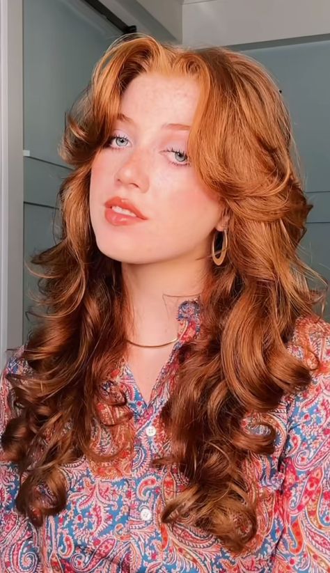 credit to the wonderful @/geenahunt 1970s Hairstyles Short, Nancy Core, Preppy Hairstyle, 70s Haircuts, 1970s Hair, Curly Ginger Hair, Heartless Curls, 1970s Hairstyles, Layered Hair With Bangs