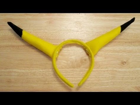 Pikachu Mask, Diy Pikachu, Pokémon Crafts, Pikachu Ears, Pikachu Costume, Pokemon Costumes, Pokemon Craft, Halloween Tutorial, Pokemon Party