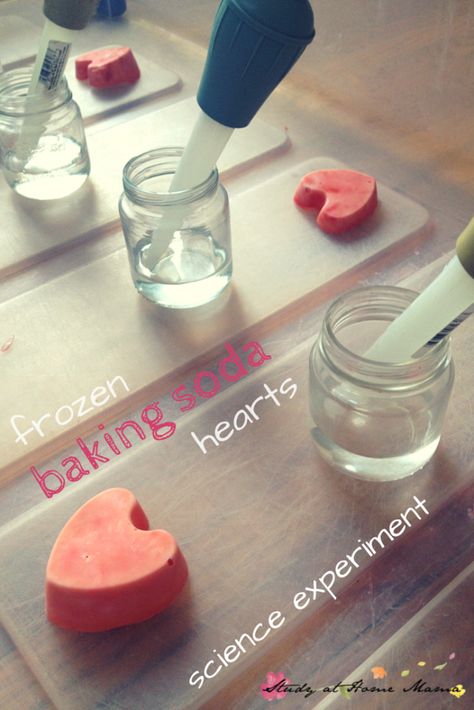 Frozen Baking Soda Hearts Science Experiment - a fun twist on the classic baking soda and vinegar experiment with this chilly sensory bin Science Valentines, February Crafts, Science Experiments For Preschoolers, Valentine's Day Crafts For Kids, Kid Experiments, February Valentines, Preschool Valentines, Valentine's Week, Valentine Activities