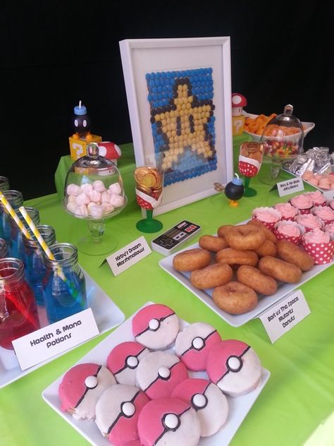 Video Game Birthday Party Ideas Video Game Themed Party Food, Video Game Party Snacks, Video Game Themed Food, Gamer Birthday Party Food, Video Game Food Ideas, Gamer Girl Birthday Party Ideas, Video Game Snacks, Video Game Baby Shower Ideas, Video Game Birthday Party Food