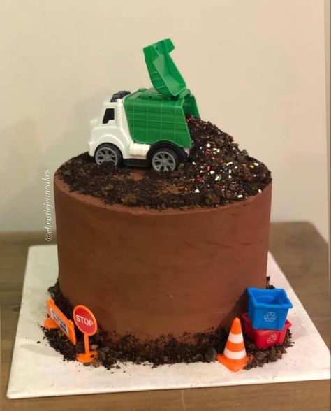 Trash Truck Birthday Party Cake Ideas, Trash Truck Cake Ideas, Recycling Truck Cake, Garbage Truck Birthday Party Cake, Garbage Truck Birthday Party Food, Trash Truck Cupcakes, Garbage Truck Cakes For Boys, Garbage Cake, Trash Truck Birthday Cake