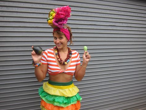 5 Dollar-Store Halloween Costume Hacks Halloween Costume Hacks, Carmen Miranda Costume, 5 Dollar, Dollar Store Halloween, Carmen Miranda, Diy Halloween Costumes Easy, Diy Halloween Costume, Never Mind, Easy Diy Halloween