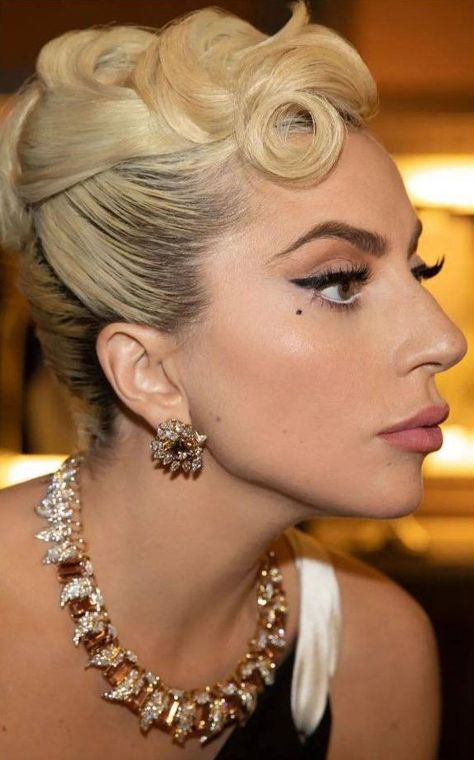 2022 Grammys, Grammys 2022, Lady Gaga Makeup, Lady Gaga Photos, Lady Gaga Pictures, The Grammys, Peinados Recogidos, Formal Hairstyles, Lady Gaga