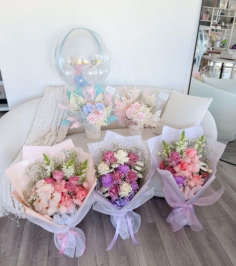 Still thinking about all the loved girlies who were appreciated on National Girlfriend’s Day last week and were so lucky to receive something made by us 🫶🏻 #nationalgirlfriendsday #bouquet #flowers #macarons #cake #clawclip #giftboxes Macarons Cake, Girlfriends Day, Claw Clip, Macarons, Gift Box, Cake, Flowers, Quick Saves