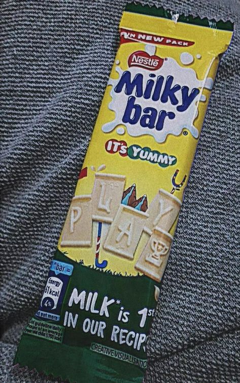 Milky Bar Chocolate, Chocolate Snap, Milky Bar, Snack Cart, Eating Food Funny, Food Funny, Best Friend Gifs, Eating Food, Outfit Check