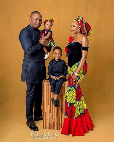 African Print Dresses Wedding, Dresses African Print, Custom Outfits, Dresses African, Combination Fashion, Couples Outfit, Photography Poses Family, Ankara Dresses, African Print Dress