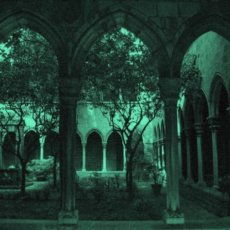 Hogwarts Green Aesthetic, Verdant Green Aesthetic, Emerald Green Asthetics Photos, Slytherincore Aesthetic, Dark Green Royal Aesthetic, Spooky Green Aesthetic, Loki Aesthetic Green, Green Royalty Aesthetic, Slytherin Dark Aesthetic