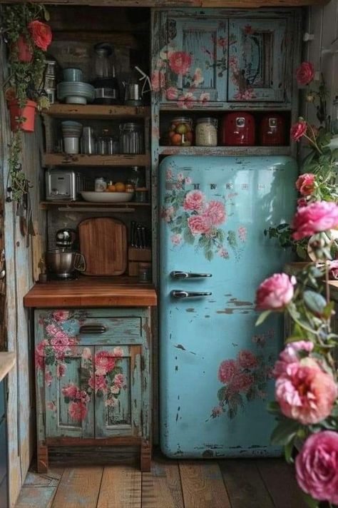 Affordable Kitchen Appliances, Trendy Kitchen Design, Colorful Kitchen Ideas, Affordable Kitchen, Cottage Style Kitchen, Vintage Kitchens, Bohemian Kitchen, Vintage Cabinet, Colorful Kitchen