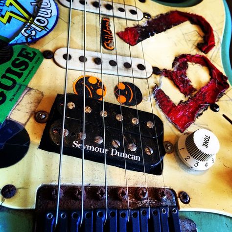 Billie Joe shares close-ups of his famous "Blue" guitar Billy Joe Armstrong, Mike Dirnt, Hello Green, Jason White, Green Day Billie Joe, Blue Guitar, Skate Punk, Tré Cool, Guitar Tattoo