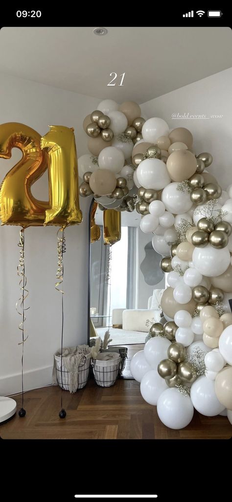 Birthday Party Decorations For Adults, 21st Birthday Decorations, 50th Anniversary Party, Golden Birthday, Birthday Balloon Decorations, Diy Birthday Decorations, 18th Birthday Party, Gold Party, 50th Birthday Party