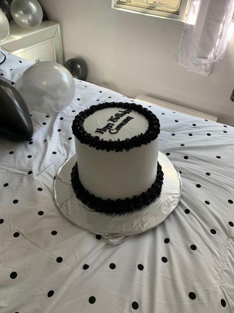 Sweet 16 Cake Black And White, Cake Black And White Birthday, Black White Cake Aesthetic, White Cake Black Writing, Black And White 18th Birthday Cake, Black And White Sweet 16 Cake, 18th Birthday Cake Black And White, Black And White Cakes Birthday, Black And White Cake For Men